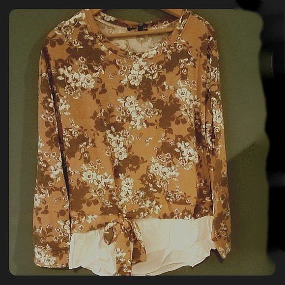 Annabelle floral loose fit faux layer tie front top Medium - Picture 2 of 5